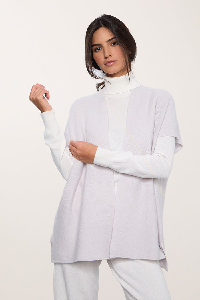 Morbido gilet da donna colore ghiaccio in puro cashmere made in Italy.