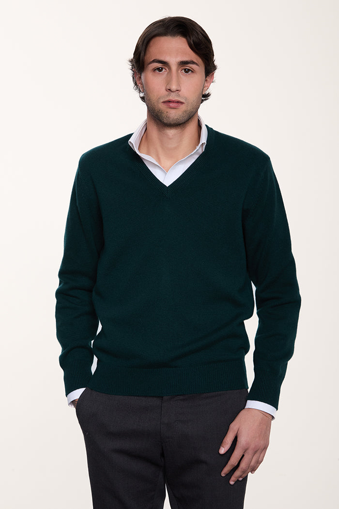 Maglione con scollo v uomo in cashmere colore verde bosco.