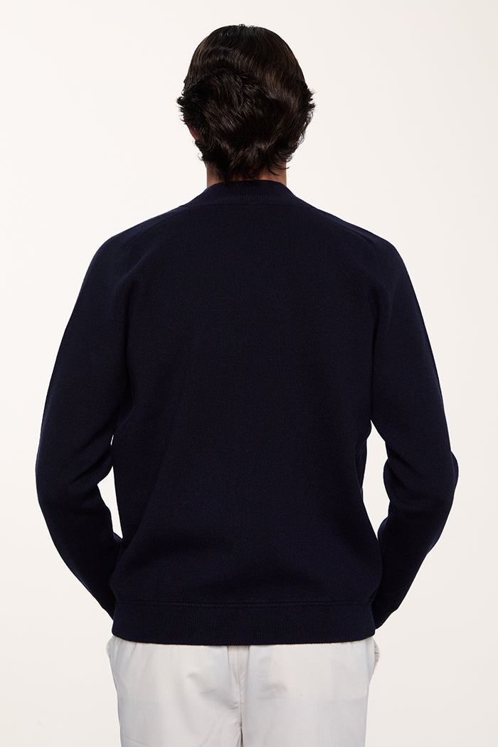 Dettaglio cardigan da uomo in cashmere stile bomber con tasche , colore blu Navy