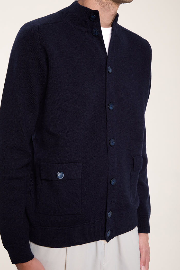 Cardigan da uomo in cashmere stile bomber con tasche – Made in Italy - colore blu Navy.