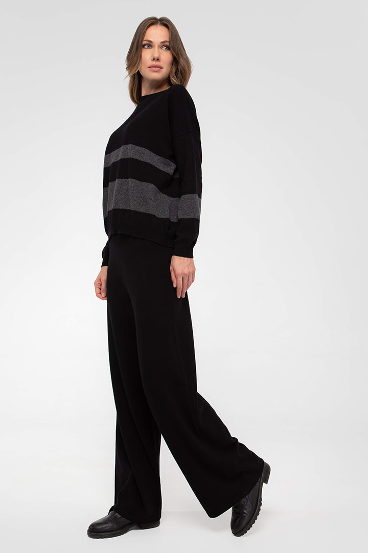 Pantalone a palazzo nero in puro cashmere pensato per tutti i look.