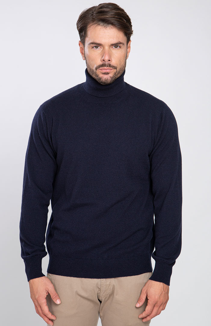 Dolcevita in puro cashmere color blu navy, davanti.