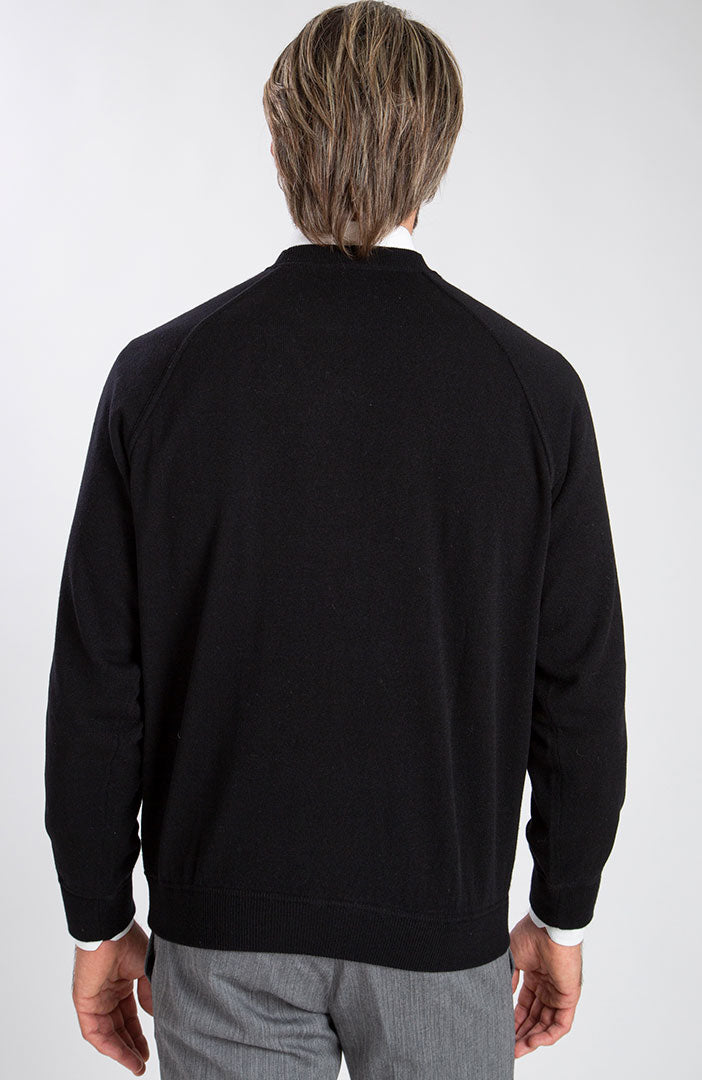 Felpa girocollo 100% cashmere, color nero, dietro.