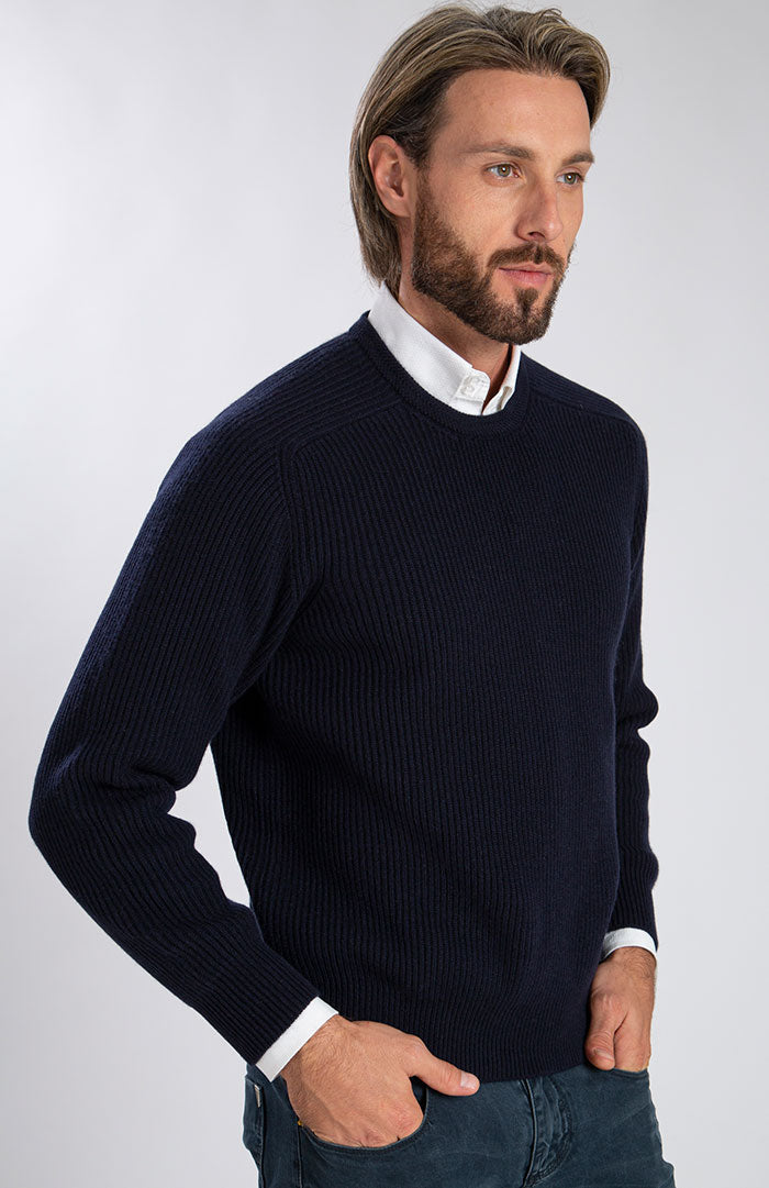 Girocollo maglia inglese color blu navy, profilo.