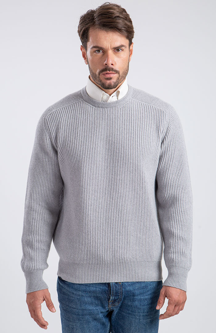 Girocollo maglia inglese 100% cashmere, color grigio chiaro, davanti.